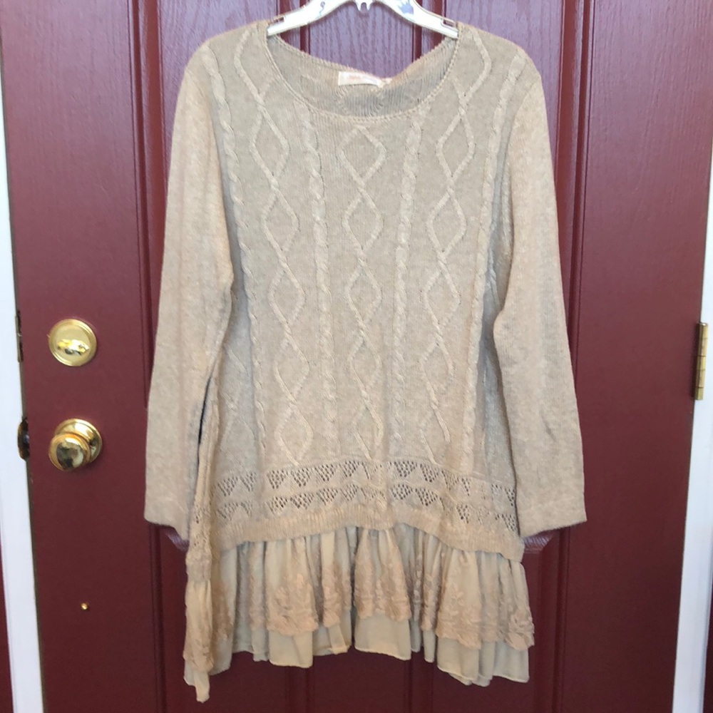 Sweater tunic with lace trim. NWT Size XL